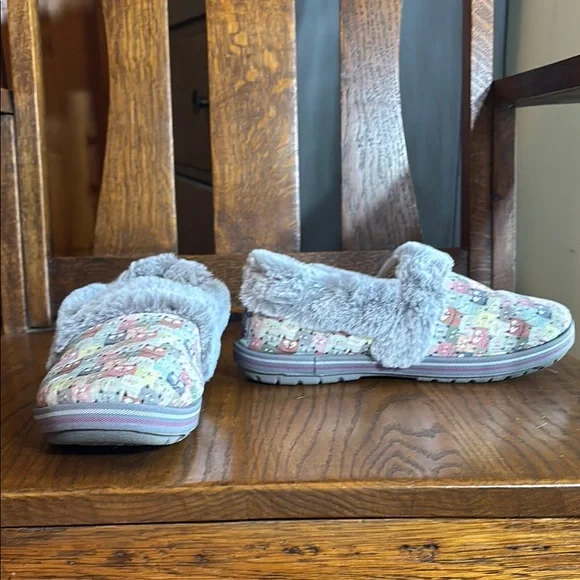 Cozy Gray Cat Print Slippers - Picture 2 of 7